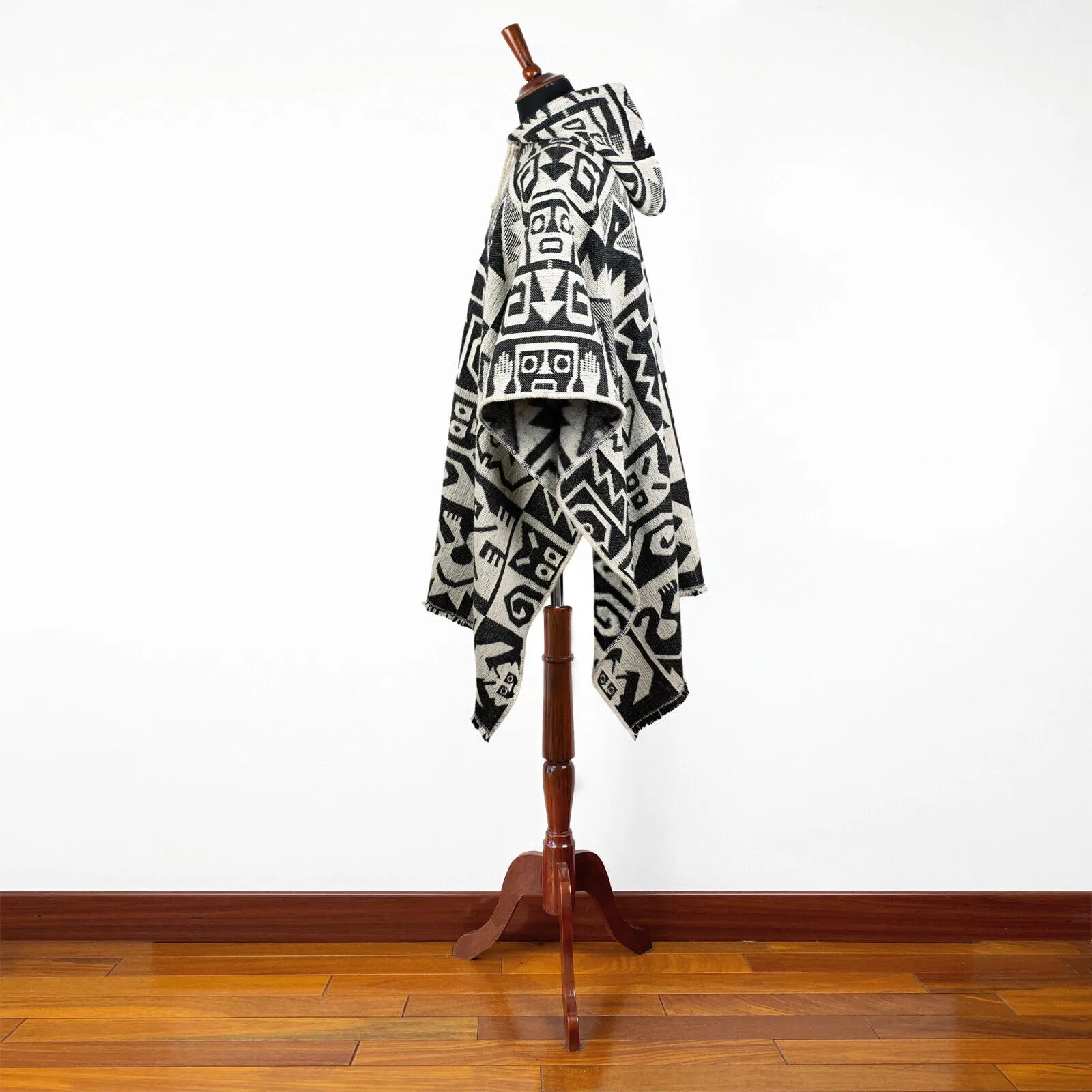 Chiriaco - Llama Wool Unisex South American Handwoven Thick Hooded Poncho - Aztec animal pattern - black-white