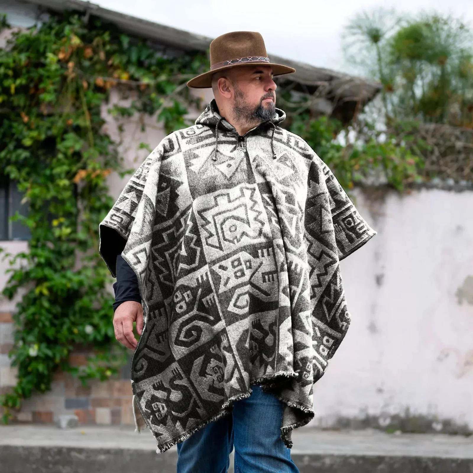 Chiriaco - Llama Wool Unisex South American Handwoven Thick Hooded Poncho - Aztec animal pattern - black-white