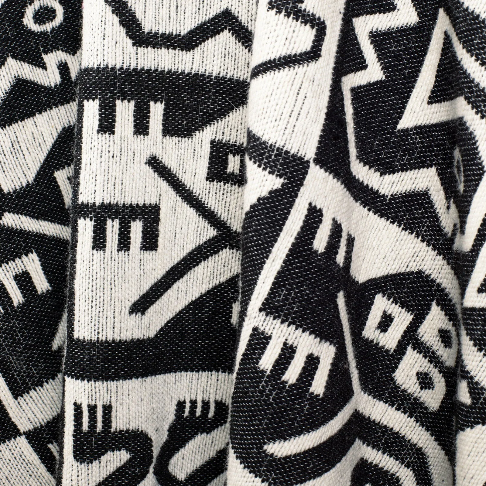 Chiriaco - Llama Wool Unisex South American Handwoven Thick Hooded Poncho - Aztec animal pattern - black-white