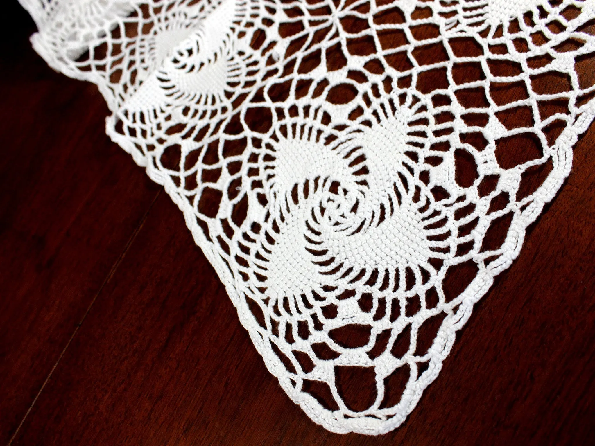 Crocheted Table Runner, Spiral Patterned Table Scarf, White Vintage Table Linens 12374