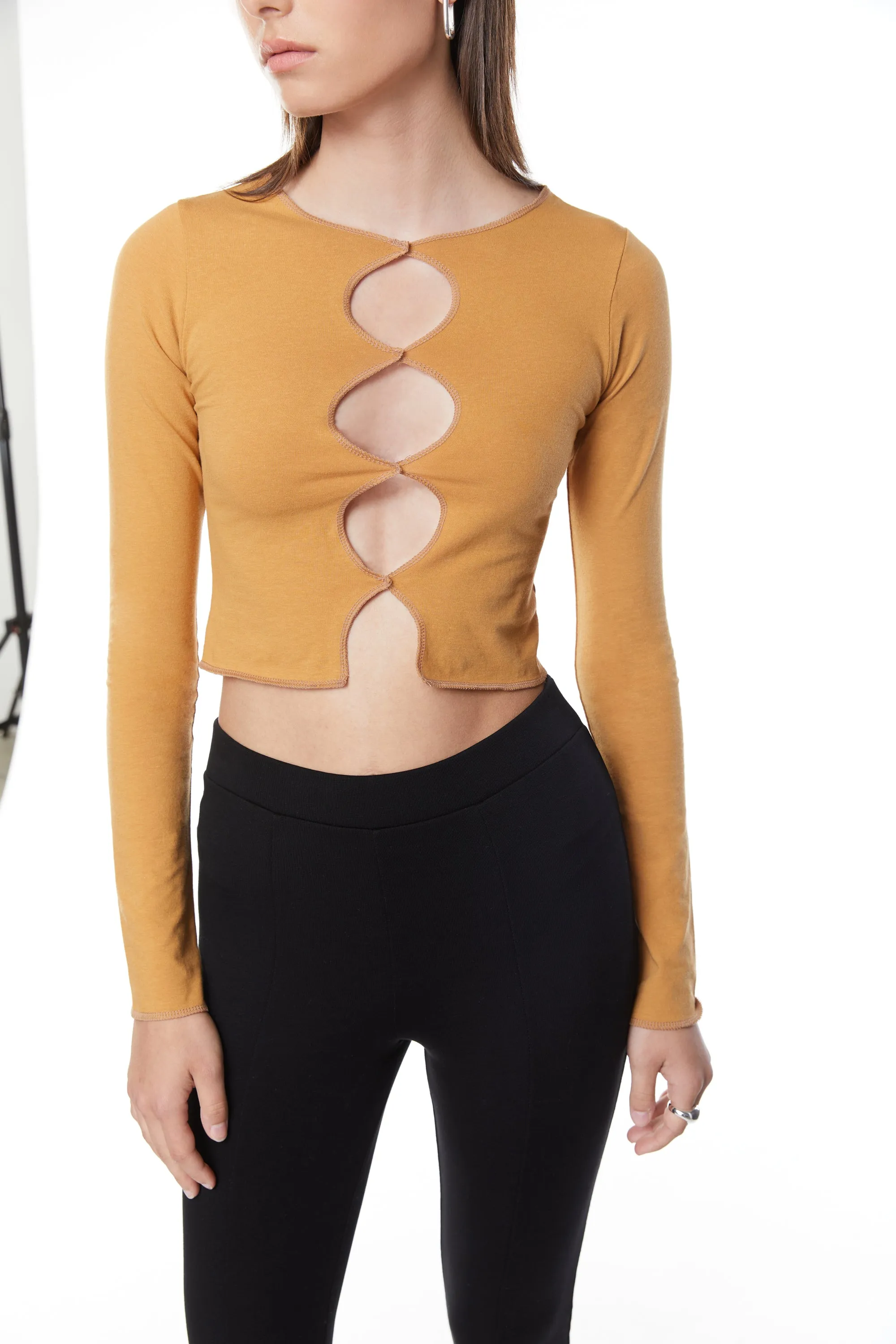 CUTOUT LONG SLEEVE TOP