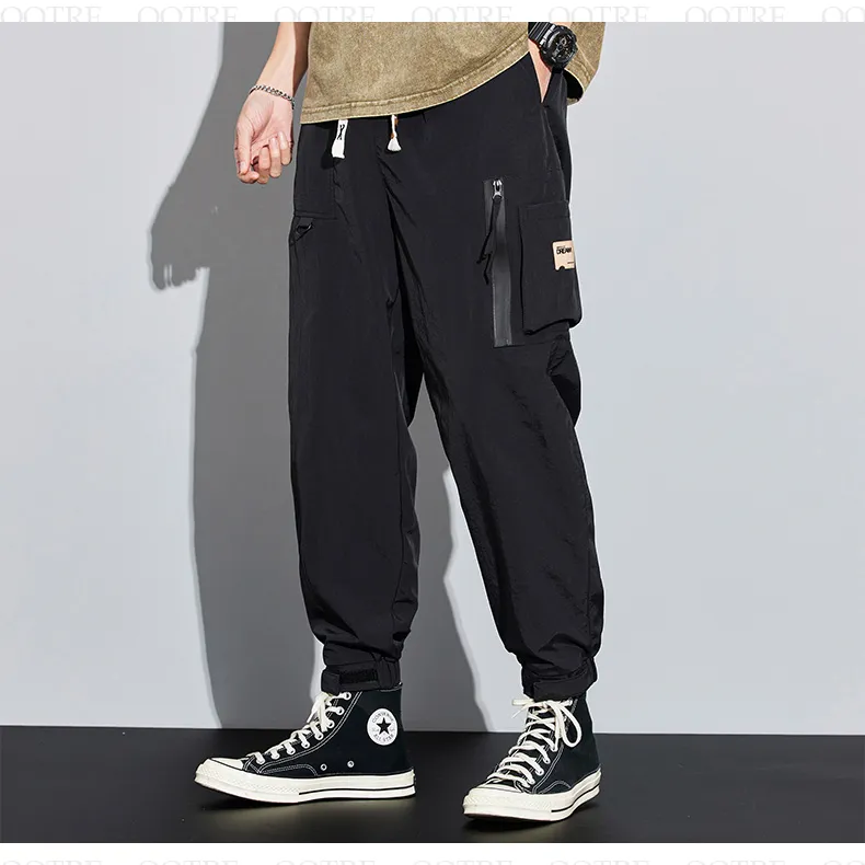 Elasticity Multi-Pocket Zipper Tapered Pants