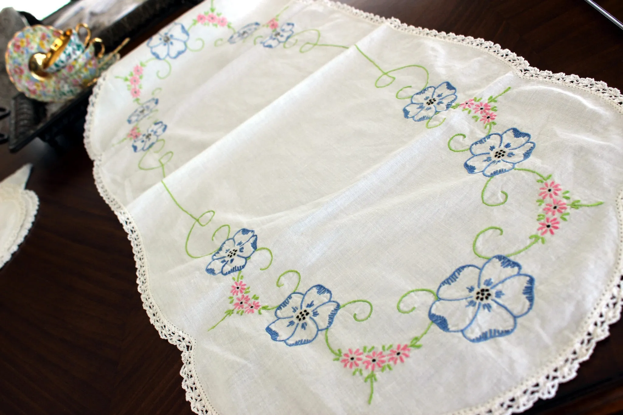 Embroidered Table Runner, Vintage Linen Table Scarf, Crochet Lace Edging 13302