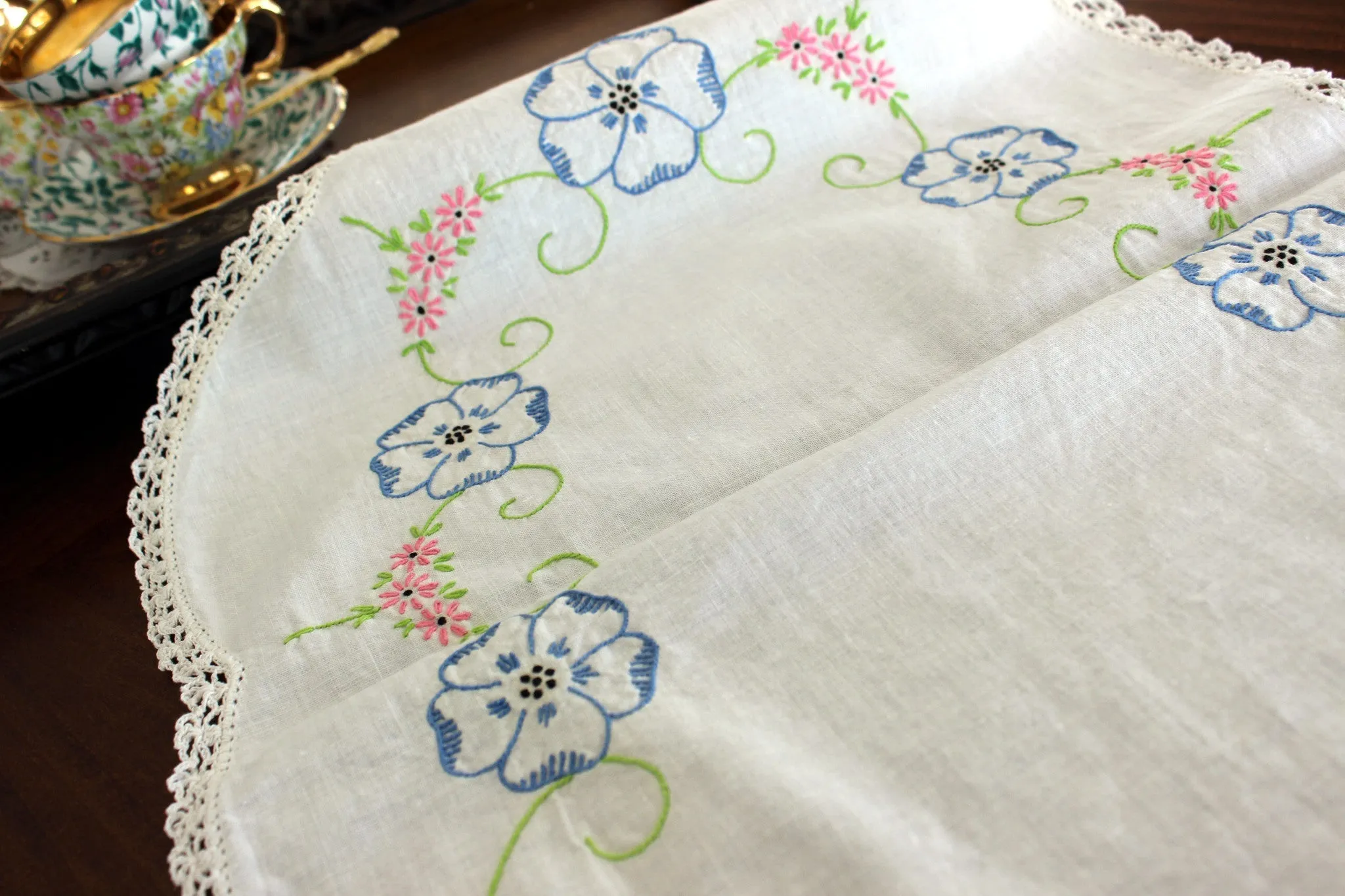 Embroidered Table Runner, Vintage Linen Table Scarf, Crochet Lace Edging 13302