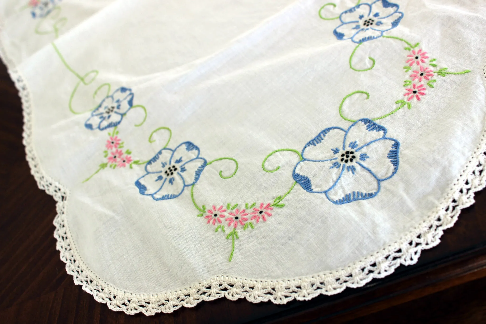 Embroidered Table Runner, Vintage Linen Table Scarf, Crochet Lace Edging 13302