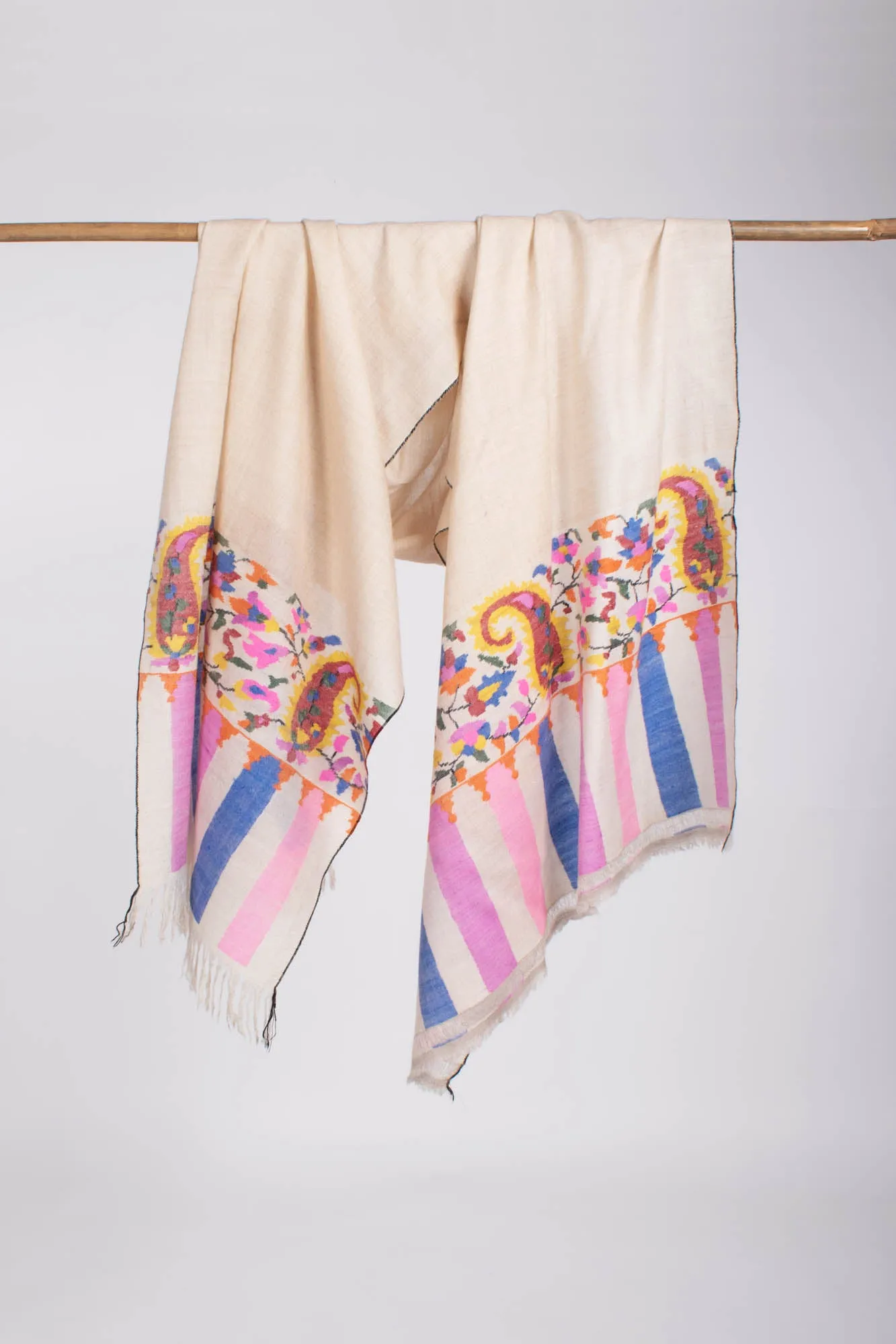 White Paisley Kani Cashmere Scarf - TUSKEGEE